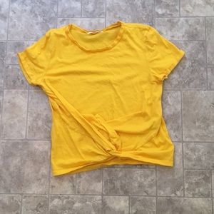 Yellow t shirt with a knot on the bottom in front